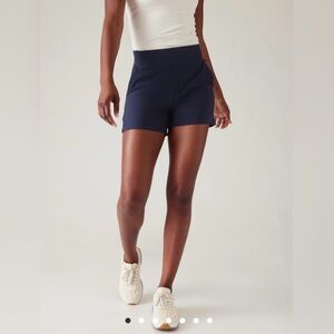 Athleta Brooklyn Short // nwt // 6